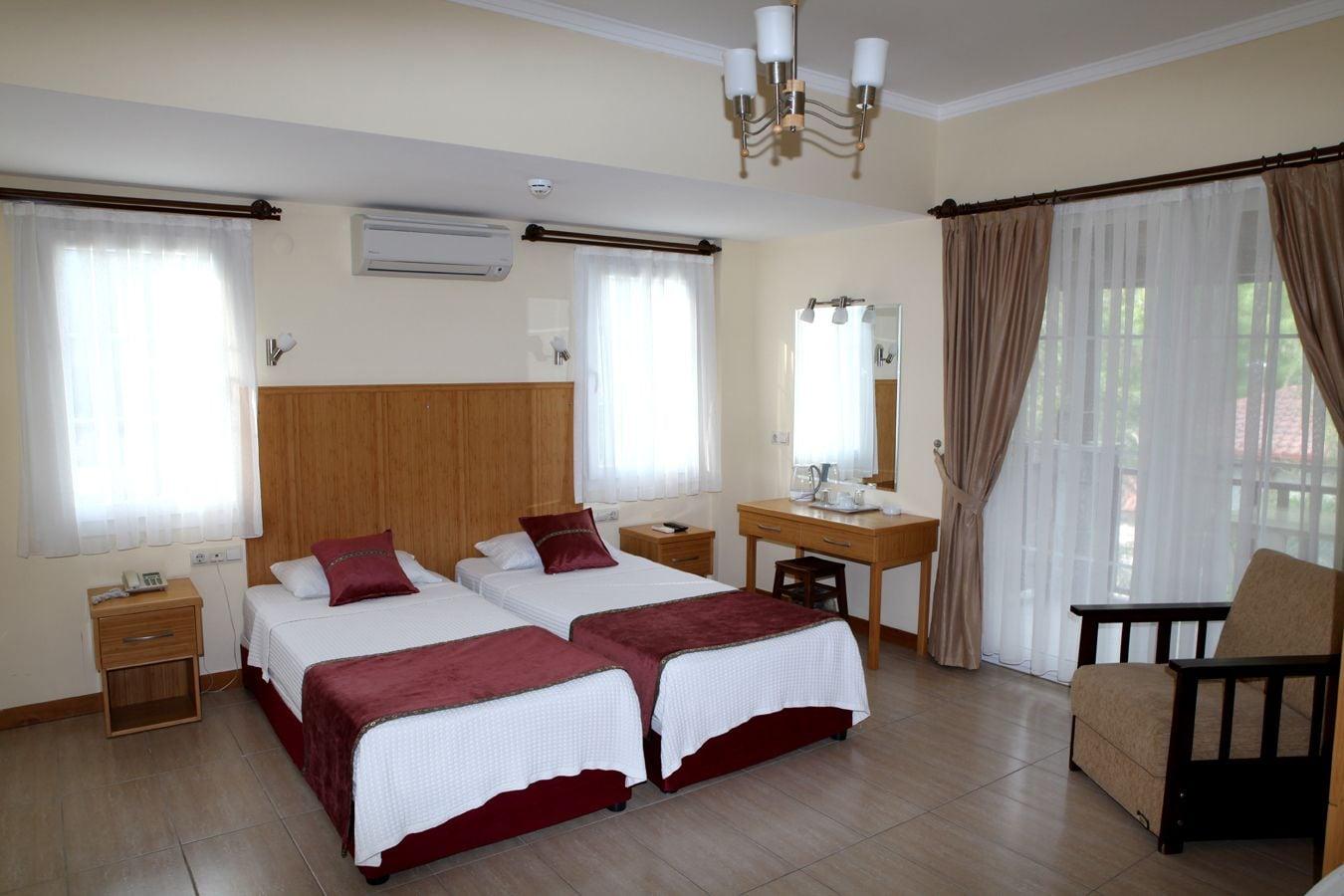Hotel Dalos ギョジェク エクステリア 写真