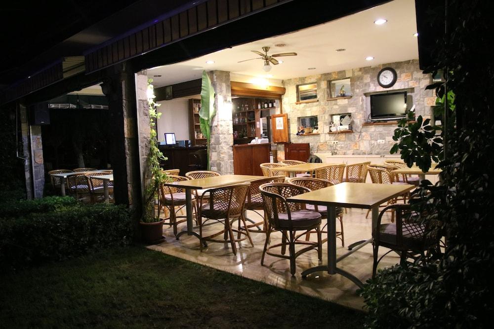 Hotel Dalos ギョジェク エクステリア 写真
