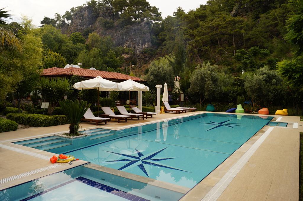 Hotel Dalos ギョジェク エクステリア 写真